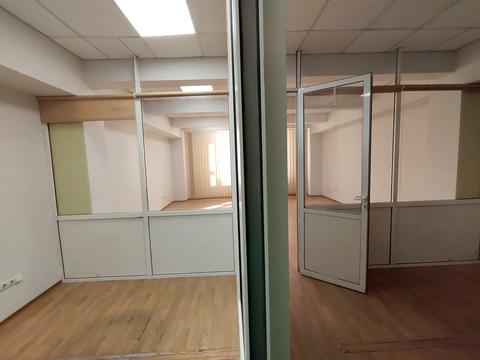 комерційна за адресою Митнична пл., 1а