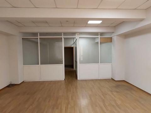 комерційна за адресою Митнична пл., 1а