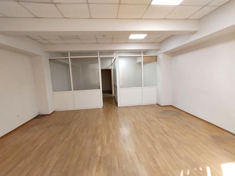 комерційна за адресою Митнична пл., 1а