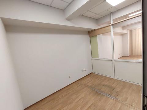 комерційна за адресою Митнична пл., 1а