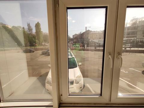комерційна за адресою Митнична пл., 1а