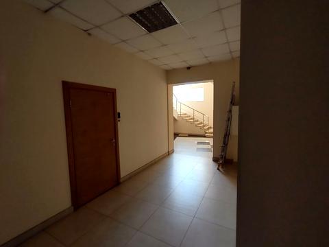 комерційна за адресою Митнична пл., 1а