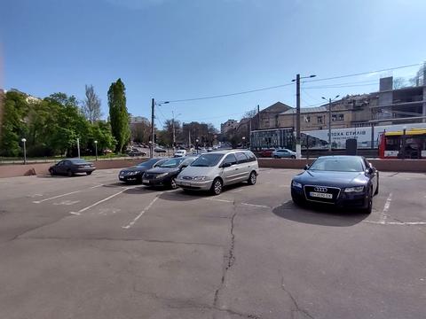 комерційна за адресою Митнична пл., 1а
