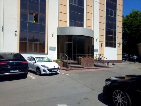 комерційна за адресою Митнична пл., 1а