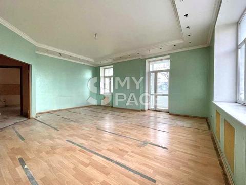 комерційна за адресою Костельна вул., 6