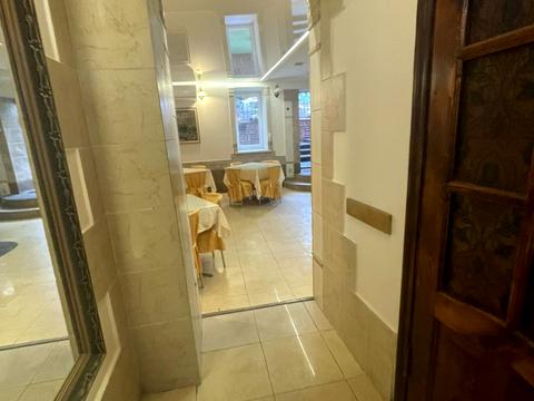 комерційна за адресою Жовківська вул. (Декабристів), 57