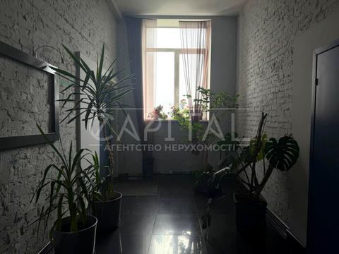 комерційна за адресою Кирилівська вул. (Фрунзе), 104а