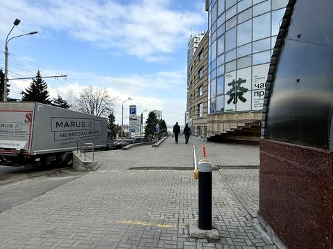 паркомісце за адресою Дмитра Яворницького просп. (Карла Маркса), 5