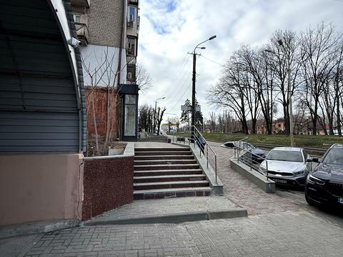 паркомісце за адресою Дмитра Яворницького просп. (Карла Маркса), 5