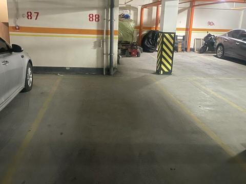 паркомісце за адресою Науки просп. (Гагаріна), 112-А