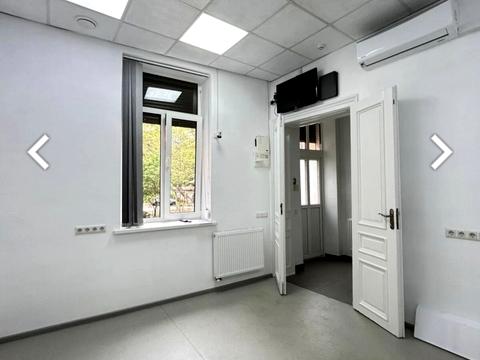 комерційна за адресою Незалежності вул., 10-А
