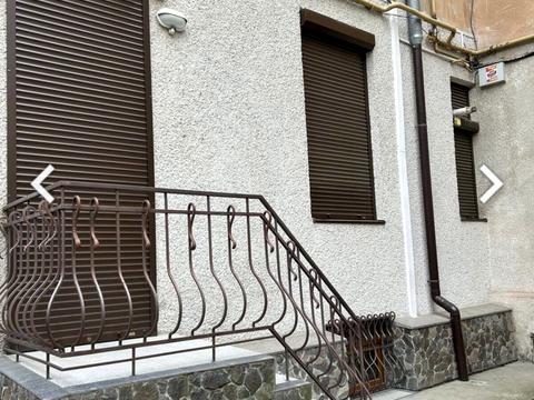 комерційна за адресою Незалежності вул., 10-А