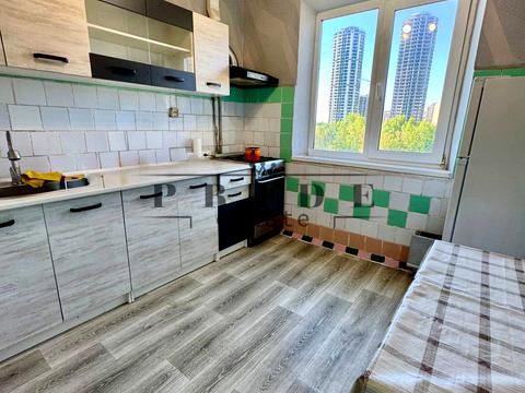 квартира за адресою Романа Шухевича просп. (Генерала Ватутіна), 8