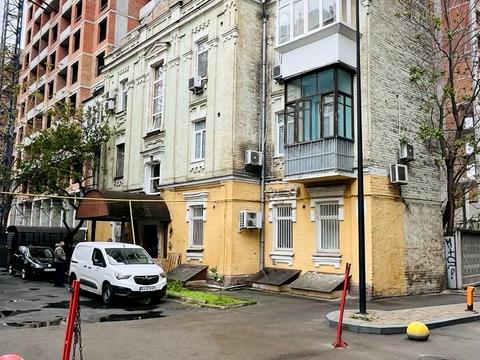 комерційна за адресою Жилянська вул., (Будинок 1)