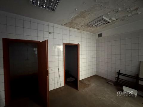 комерційна за адресою Нововокзальна, 1