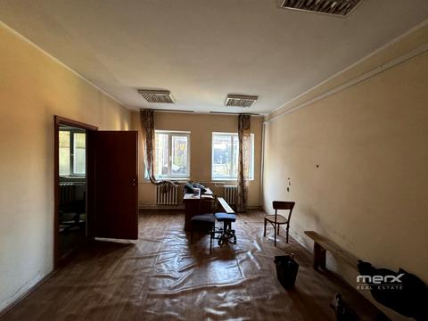 комерційна за адресою Нововокзальна, 1