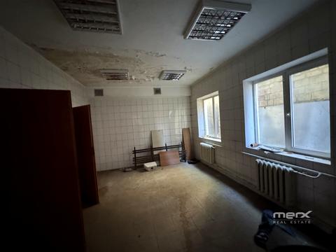 комерційна за адресою Нововокзальна, 1