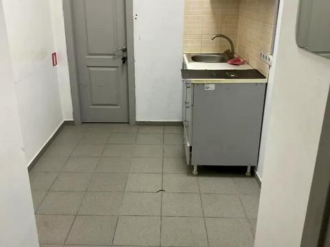 комерційна за адресою Дмитра Яворницького просп. (Карла Маркса), 68