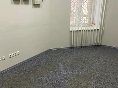 комерційна за адресою Дмитра Яворницького просп. (Карла Маркса), 68