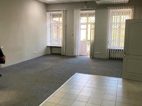 комерційна за адресою Дмитра Яворницького просп. (Карла Маркса), 68