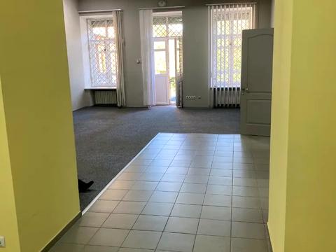 комерційна за адресою Дмитра Яворницького просп. (Карла Маркса), 68