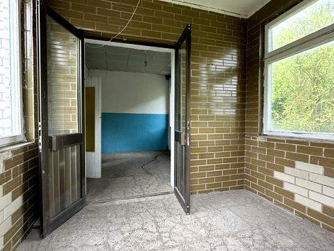 комерційна за адресою Миру, 4а