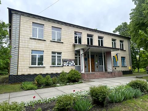 комерційна за адресою Миру, 4а