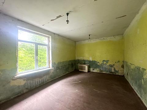 комерційна за адресою Миру, 4а