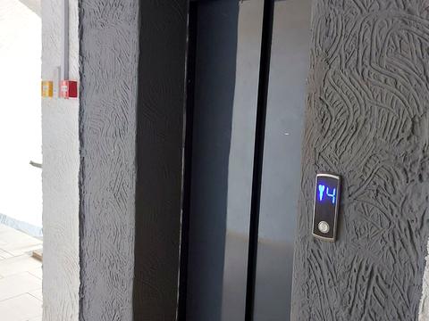 комерційна за адресою Проскурівська вул., 74А