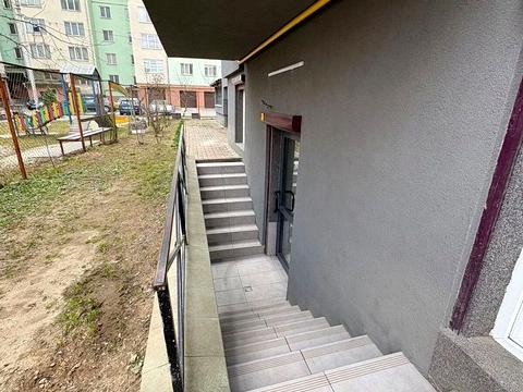 комерційна за адресою Надрічна вул., 221а