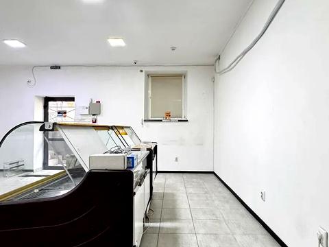 комерційна за адресою Надрічна вул., 221а