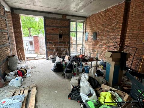 комерційна за адресою Черняховського вул., 8