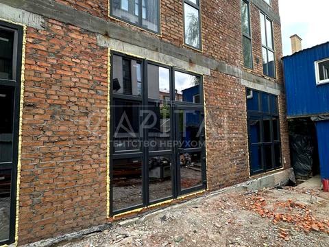комерційна за адресою Черняховського вул., 8