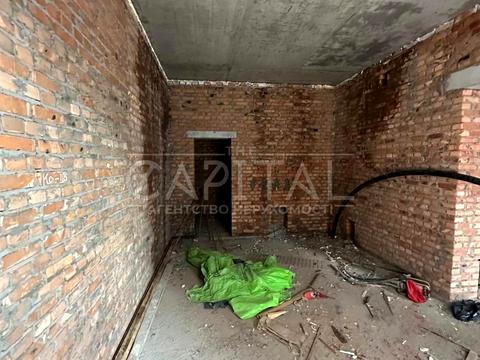 комерційна за адресою Черняховського вул., 8