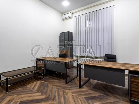 комерційна за адресою Саксаганського вул., 84-86