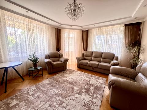 квартира за адресою Генерала Миколи Юнаківа вул., 9