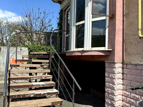 комерційна за адресою Соборна вул., 46