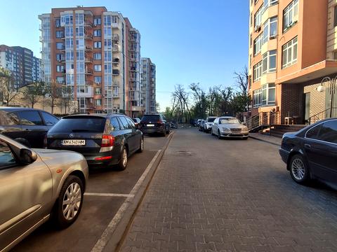 комерційна за адресою Мечникова вул., 106-Г