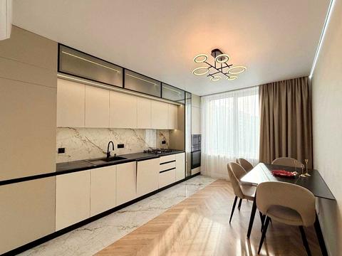квартира за адресою Степана Бандери вул., 77-Б