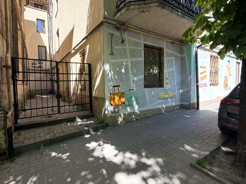 коммерческая по адресу Максима Кривоноса ул., 3а