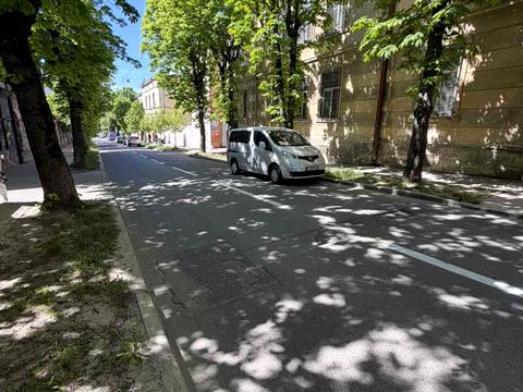 коммерческая по адресу Максима Кривоноса ул., 3а