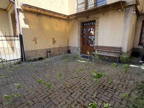 коммерческая по адресу Максима Кривоноса ул., 3а