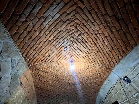 комерційна за адресою Театральна вул., 21