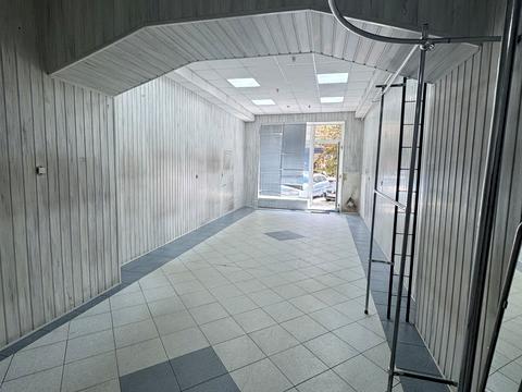 комерційна за адресою Корятовича пл., 11