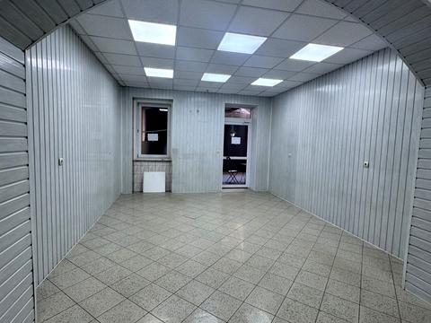 комерційна за адресою Корятовича пл., 11
