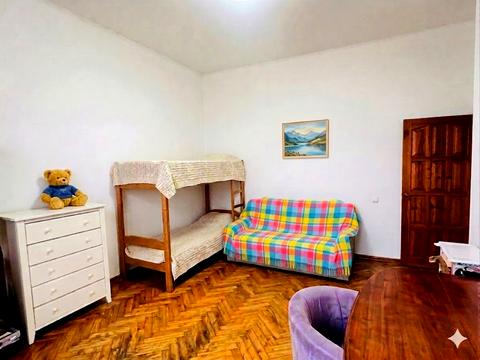 квартира за адресою Верховної Ради бульв., 13