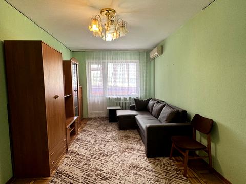 квартира за адресою Анни Ахматової вул., 21