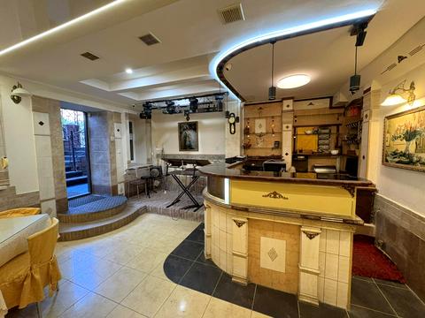 комерційна за адресою Жовківська вул. (Декабристів), 57