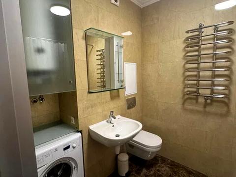 квартира за адресою Анни Ахматової вул., 30