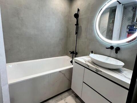 квартира за адресою Салютна вул., 2к9